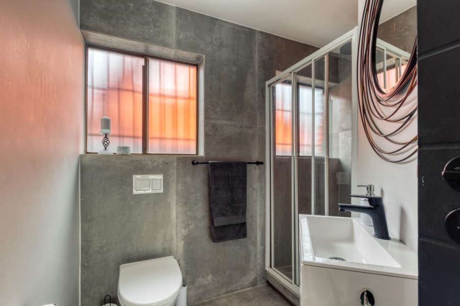 5 Bedroom Property for Sale in Sandbaai Western Cape